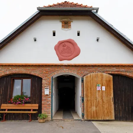 Osada Havranů 3* Hnanice (Znojmo)