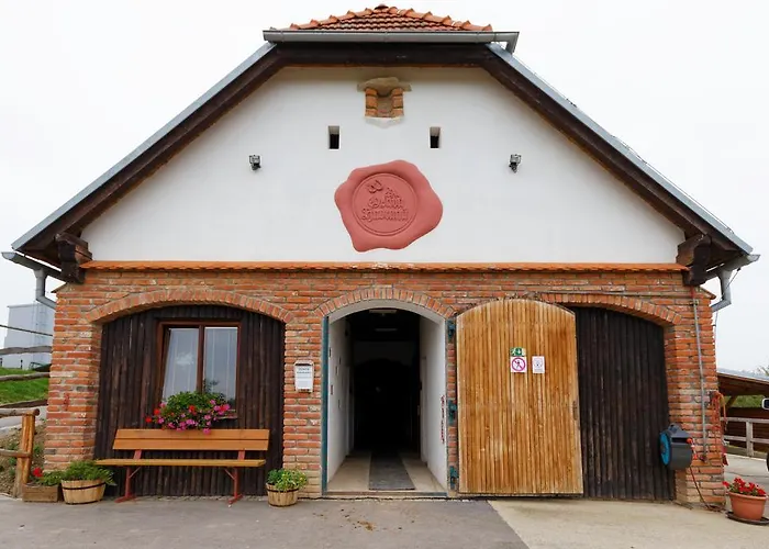 Osada Havranu 3* Hnanice (Znojmo)