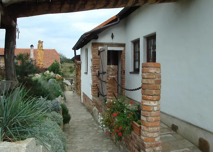 Osada Havranu 3* Hnanice (Znojmo)